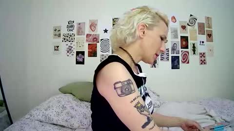 Bella online show from 11-23-25, 08:14