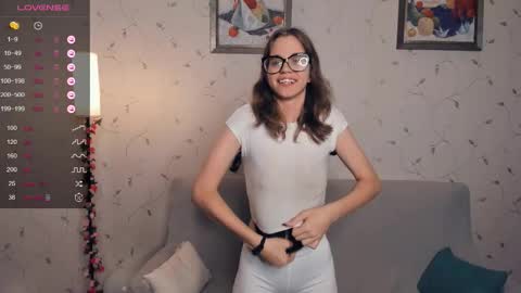 Snapshot of cutefluffy chatting on 10-07-25, 08:39 Melisa online show from 10-07-25, 08:39