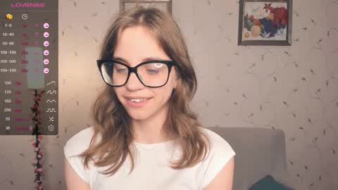 Snapshot of cutefluffy chatting on 10-10-25, 07:13 Melisa online show from 10-10-25, 07:13