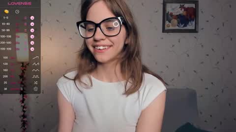 Snapshot of cutefluffy chatting on 10-15-25, 07:36 Melisa online show from 10-15-25, 07:36