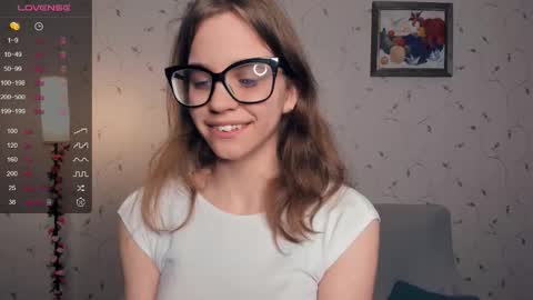 Snapshot of cutefluffy chatting on 10-19-25, 07:25 Melisa online show from 10-19-25, 07:25