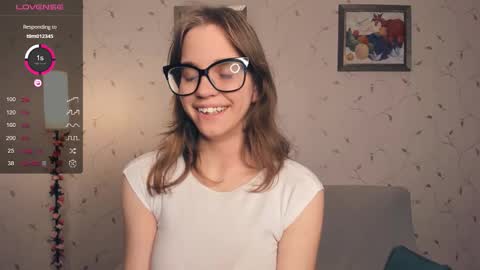 Snapshot of cutefluffy chatting on 10-25-25, 07:41 Melisa online show from 10-25-25, 07:41