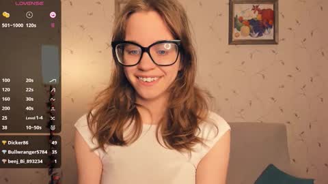 Snapshot of cutefluffy chatting on 11-15-25, 08:27 Melisa online show from 11-15-25, 08:27