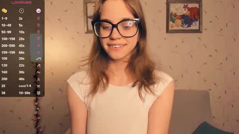 Snapshot of cutefluffy chatting on 11-16-25, 08:25 Melisa online show from 11-16-25, 08:25