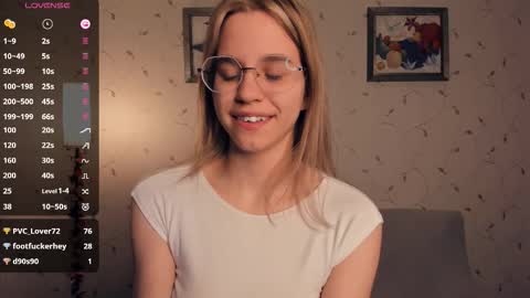 Snapshot of cutefluffy chatting on 11-21-25, 08:40 Melisa online show from 11-21-25, 08:40