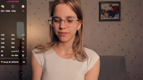 Snapshot of cutefluffy chatting on 11-22-25, 08:30 Melisa online show from 11-22-25, 08:30