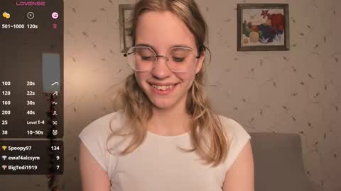 Snapshot of cutefluffy chatting on 12-02-25, 08:48 Melisa online show from 12-02-25, 08:48