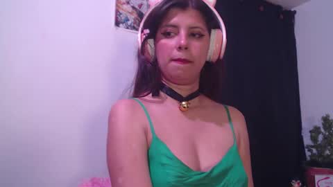 Snapshot of cutehaome chatting on 09-09-25, 02:00 haome online show from 09-09-25, 02:00