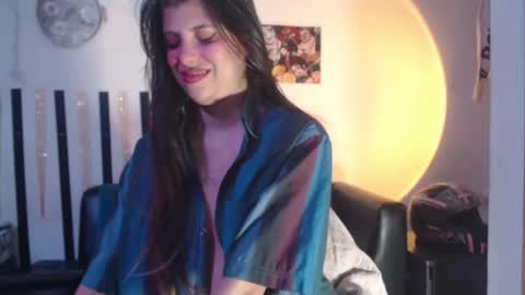 Snapshot of cutehaome chatting on 10-19-25, 07:47 haome online show from 10-19-25, 07:47