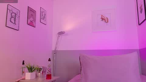 cutepetitee online show from 04-23-26, 07:38