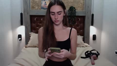 Snapshot of cuterebelious chatting on 02-17-25, 12:05 Kim online show from 02-17-25, 12:05