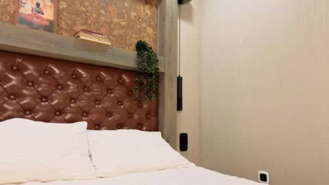 Snapshot of cuterebelious chatting on 11-24-25, 01:33 Kim online show from 11-24-25, 01:33