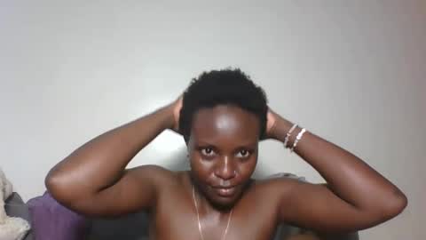 cutey_lunar online show from 10-12-25, 07:46