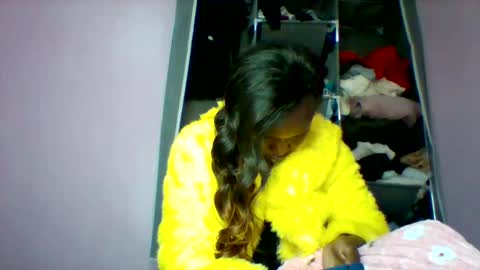 cutezola online show from 10-22-25, 05:30