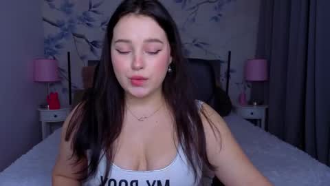 Snapshot of cutie__cutiee_ chatting on 11-28-25, 11:07 Nika online show from 11-28-25, 11:07