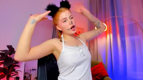 Snapshot of cutie_maniac chatting on 10-31-25, 10:33 Lina online show from 10-31-25, 10:33