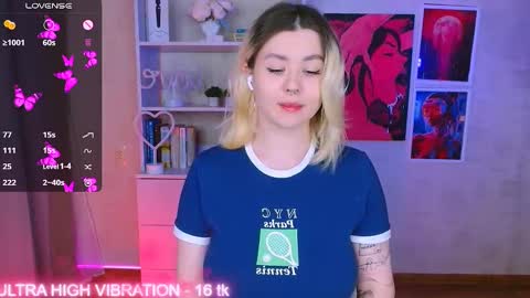 Snapshot of cutie_mili chatting on 02-21-25, 03:34 mili online show from 02-21-25, 03:34