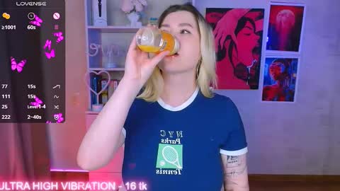 Snapshot of cutie_mili chatting on 02-21-25, 11:01 mili online show from 02-21-25, 11:01