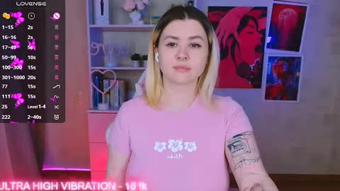 Snapshot of cutie_mili chatting on 02-26-25, 10:36 mili online show from 02-26-25, 10:36