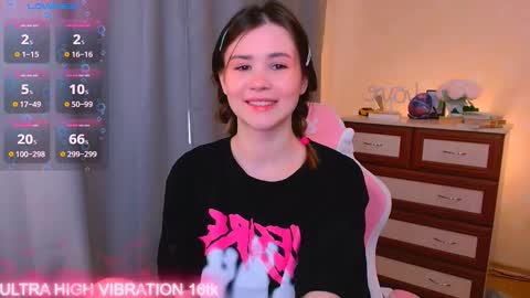 Snapshot of cutie_mili chatting on 10-19-25, 07:09 mili online show from 10-19-25, 07:09