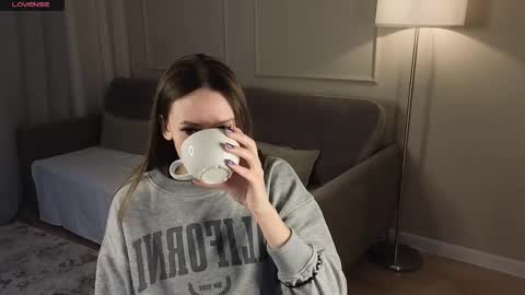 Snapshot of cutie_naughty_girl chatting on 10-15-25, 08:36 Kate online show from 10-15-25, 08:36