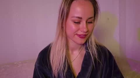 cutie_xoxo_ online show from 05-21-26, 08:27