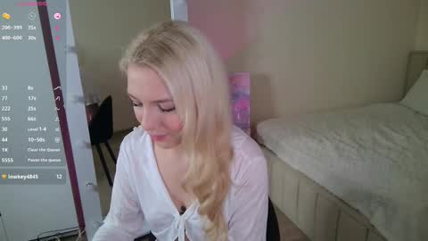 Snapshot of cutiee_lady chatting on 02-22-26, 05:11 MILA online show from 02-22-26, 05:11