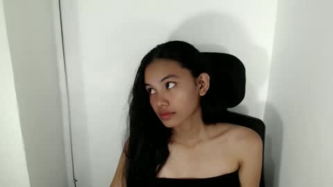 cutiee_lily2 online show from 05-27-26, 01:57