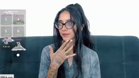 Snapshot of cutte_kitty_ chatting on 11-04-25, 10:25 miss ari online show from 11-04-25, 10:25