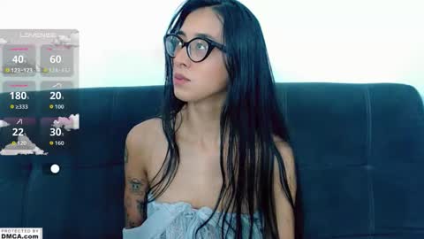 Snapshot of cutte_kitty_ chatting on 12-04-25, 11:19 miss ari online show from 12-04-25, 11:19