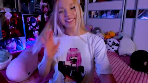 Snapshot of cuttie_ponyy chatting on 12-06-24, 12:45 Nora online show from 12-06-24, 12:45