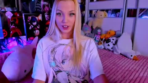 Snapshot of cuttie_ponyy chatting on 12-15-24, 09:31 Nora online show from 12-15-24, 09:31