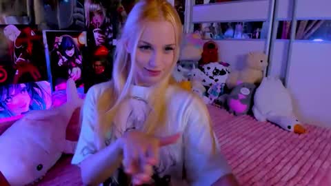 Snapshot of cuttie_ponyy chatting on 09-13-25, 08:19 Nora online show from 09-13-25, 08:19