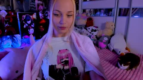 Snapshot of cuttie_ponyy chatting on 09-27-25, 08:25 Nora online show from 09-27-25, 08:25