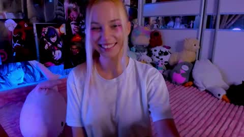 Snapshot of cuttie_ponyy chatting on 10-15-25, 08:31 Nora online show from 10-15-25, 08:31