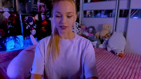 Snapshot of cuttie_ponyy chatting on 11-30-25, 09:19 Nora online show from 11-30-25, 09:19