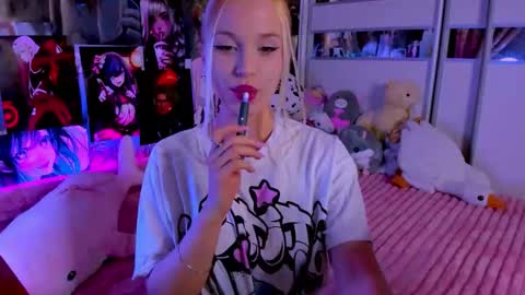 Snapshot of cuttie_ponyy chatting on 12-19-25, 09:33 Nora online show from 12-19-25, 09:33