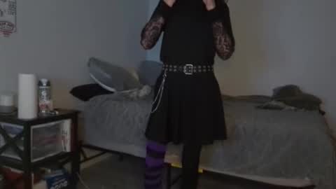 Snapshot of cwbym chatting on 11-20-25, 04:01 cwbym online show from 11-20-25, 04:01