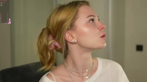 Snapshot of cyberheart_ chatting on 11-14-25, 02:49 EMILY online show from 11-14-25, 02:49