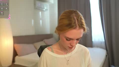 Snapshot of cyberheart_ chatting on 11-19-25, 11:10 EMILY online show from 11-19-25, 11:10