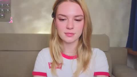 Snapshot of cyberheart_ chatting on 12-17-25, 03:18 EMILY online show from 12-17-25, 03:18