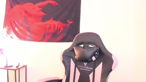 cel I am independent Help me reach 200 thumbs up uwu online show from 02-19-26, 05:03