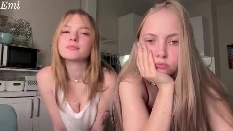 Snapshot of cyberl0ve_ chatting on 03-05-26, 03:08 Im Emi streaming with my friend Reyna today online show from 03-05-26, 03:08