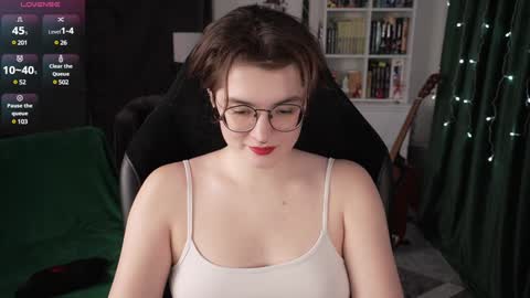 Snapshot of cybersamuraii chatting on 01-04-25, 08:16 Helen Blossom online show from 01-04-25, 08:16