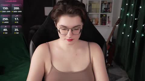 Snapshot of cybersamuraii chatting on 01-08-25, 08:07 Helen Blossom online show from 01-08-25, 08:07