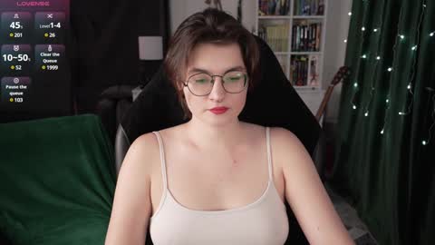 Snapshot of cybersamuraii chatting on 01-10-25, 06:49 Helen Blossom online show from 01-10-25, 06:49