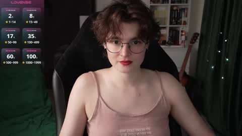 Snapshot of cybersamuraii chatting on 09-09-25, 08:52 Helen Blossom online show from 09-09-25, 08:52