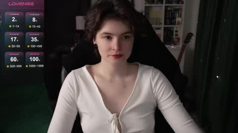 Snapshot of cybersamuraii chatting on 11-08-25, 12:05 Helen Blossom online show from 11-08-25, 12:05