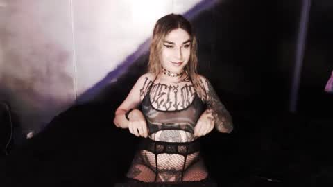 Snapshot of cybertrouble_ chatting on 02-12-25, 01:30 Nikki online show from 02-12-25, 01:30