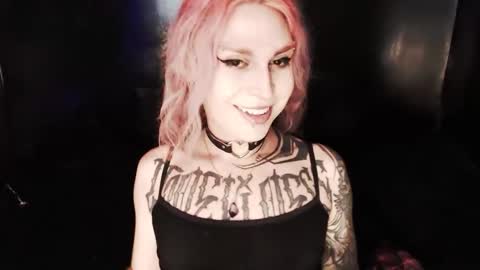 Snapshot of cybertrouble_ chatting on 10-12-25, 09:14 Nikki online show from 10-12-25, 09:14